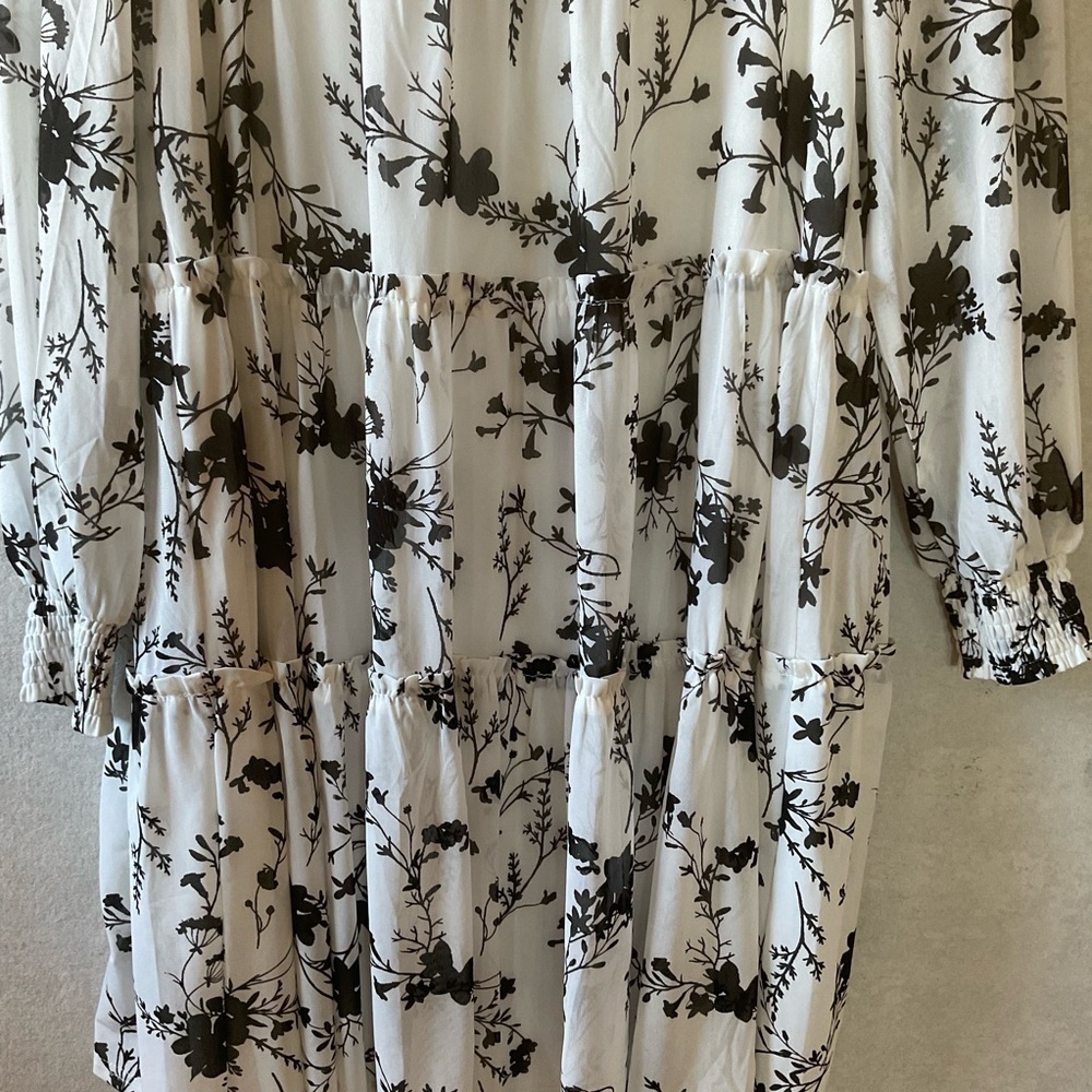 Ember Floral Black and White Dress. NWT. Size S - Picture 2 of 9